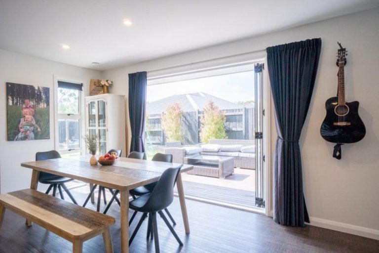 Photo of property in 103 Johnstone Drive, Fitzherbert, Palmerston North, 4410