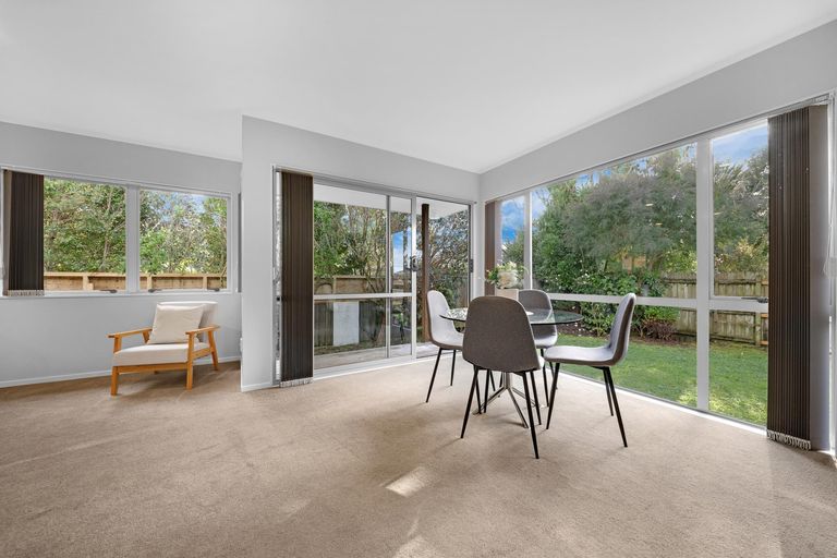 Photo of property in 2/105 Carnoustie Drive, Wattle Downs, Auckland, 2103