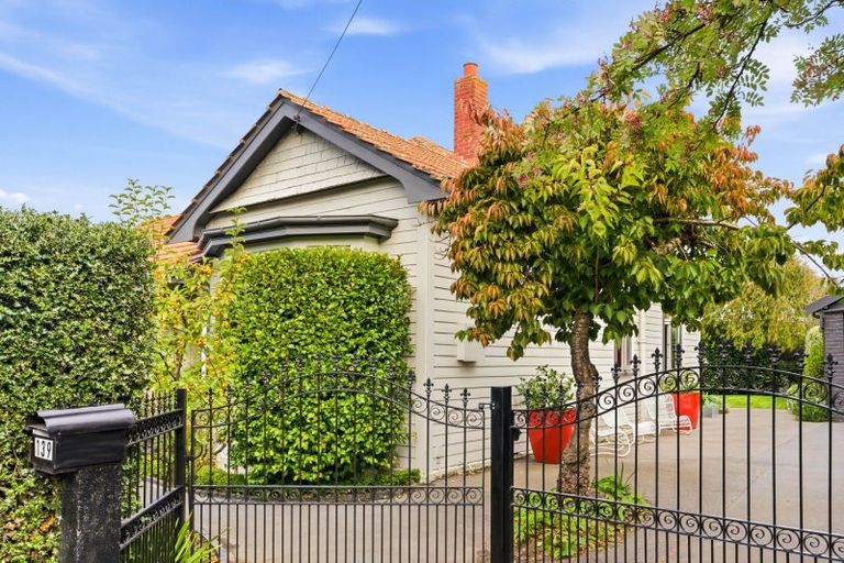 Photo of property in 139 Eglinton Road, Mornington, Dunedin, 9011