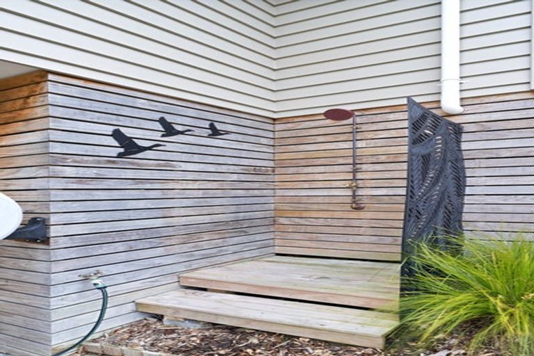 Photo of property in 17 Rauta Way, Helensville, 0800