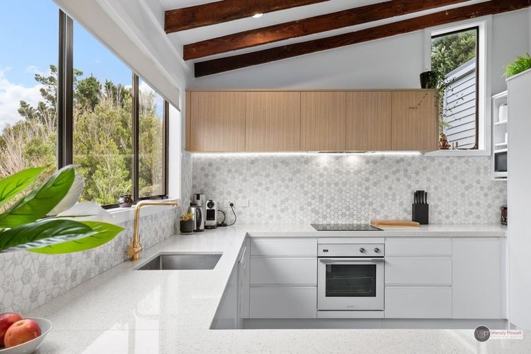 Photo of property in 4a Banksia Grove, Maungaraki, Lower Hutt, 5010