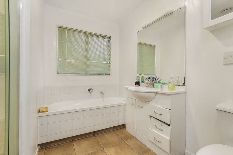 Photo of property in 19 Ashmere Lane, Weymouth, Auckland, 2103