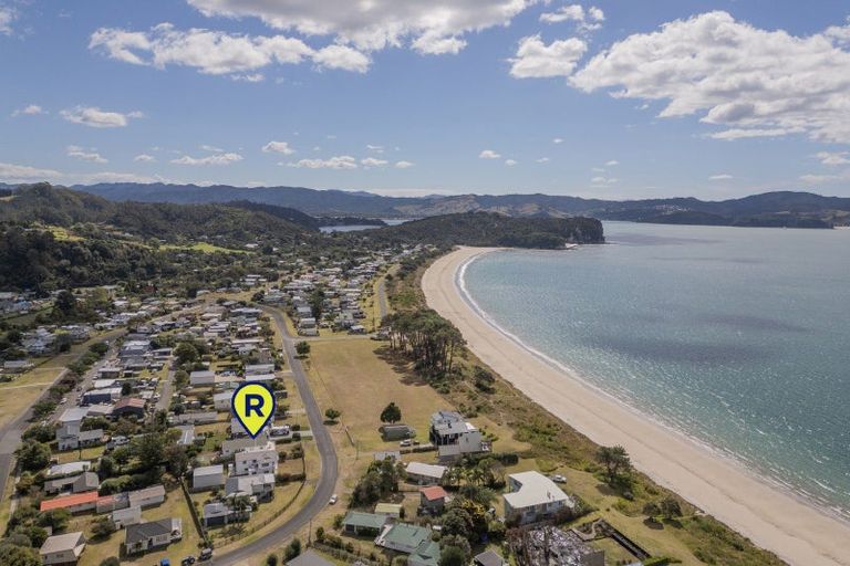 Photo of property in 42 Banks Street, Cooks Beach, Whitianga, 3591