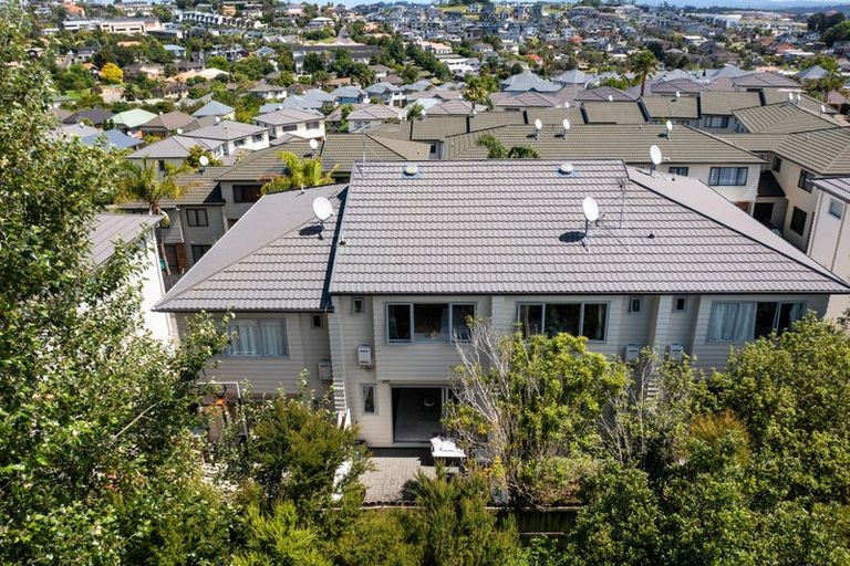 Photo of property in 8/22 Northcross Drive, Oteha, Auckland, 0632