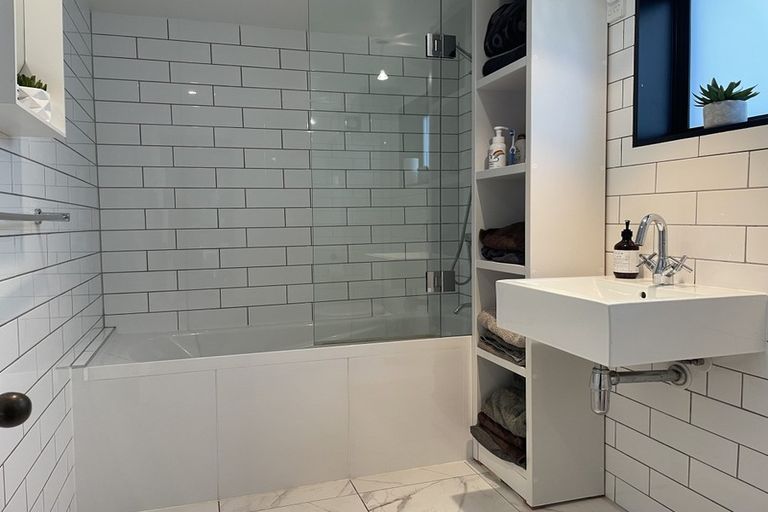 Photo of property in 21 Alfred Street, Northcote Point, Auckland, 0627