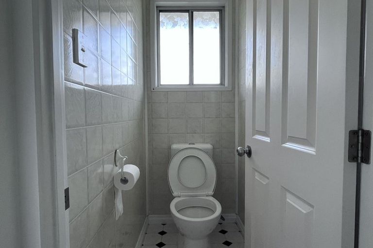 Photo of property in 9 William Souter Street, Forrest Hill, Auckland, 0620