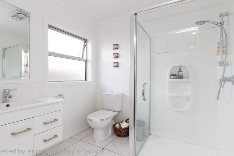 Photo of property in 17 Lorenzo Place, Kelvin Grove, Palmerston North, 4414