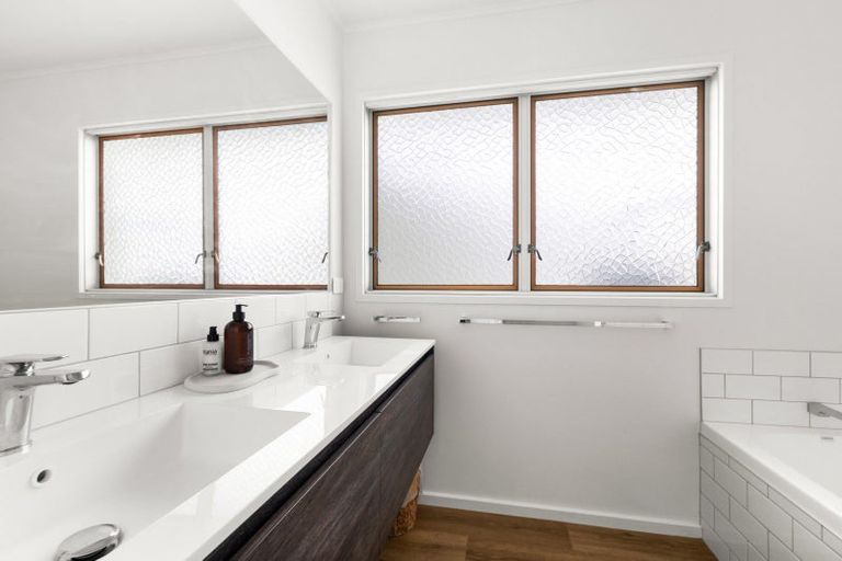 Photo of property in 110 Avondale Road, Taradale, Napier, 4112