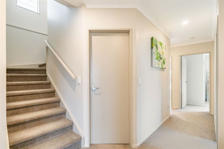 Photo of property in 15 James Nairn Grove, Riverstone Terraces, Upper Hutt, 5018
