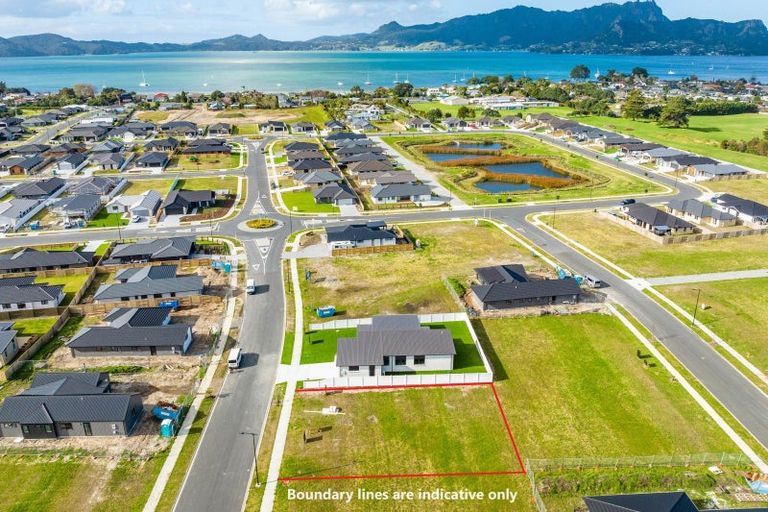 Photo of property in 21 Te Piriti Road, One Tree Point, 0118