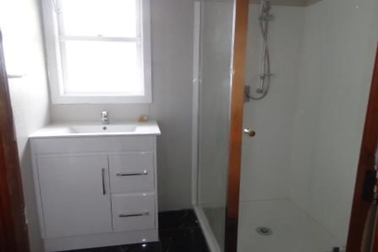 Photo of property in 11 Essex Street, Te Atatu South, Auckland, 0610