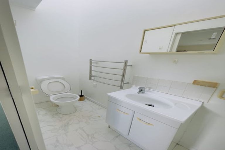 Photo of property in 21 Chastudon Place, Tawa, Wellington, 5028