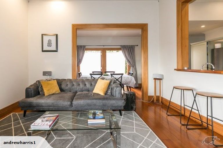 Photo of property in 6 Milton Road, Bluff Hill, Napier, 4110