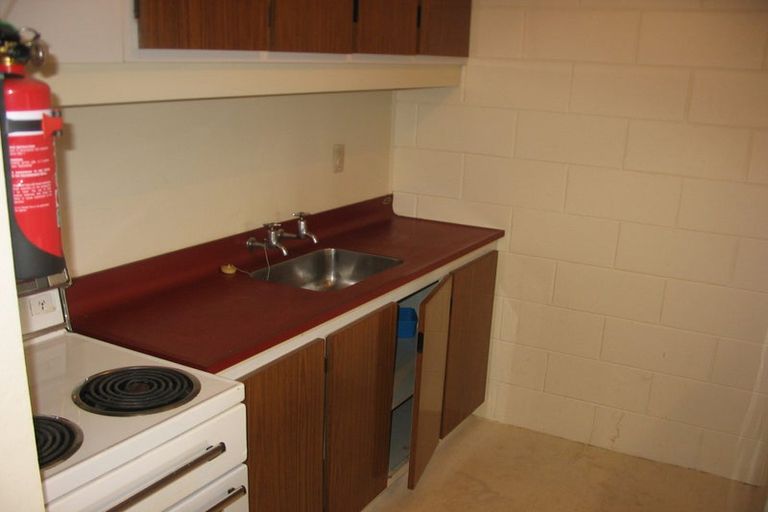 Photo of property in 2/219 Grant Road, Thorndon, Wellington, 6011