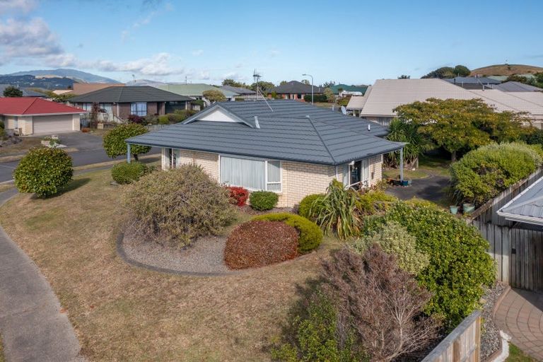 Photo of property in 2 Crown Hill, Paraparaumu, 5032