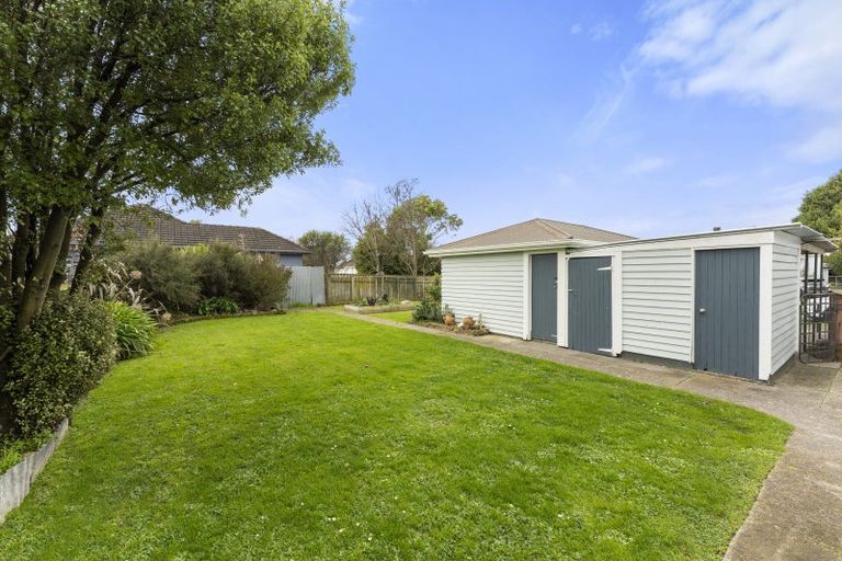 Photo of property in 11 Montrose Place, Takaro, Palmerston North, 4412