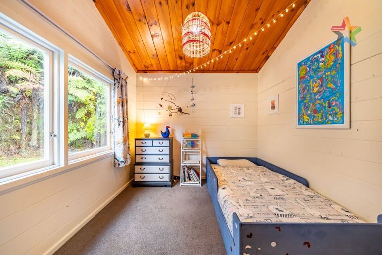 Photo of property in 38 James Grove, Stokes Valley, Lower Hutt, 5019