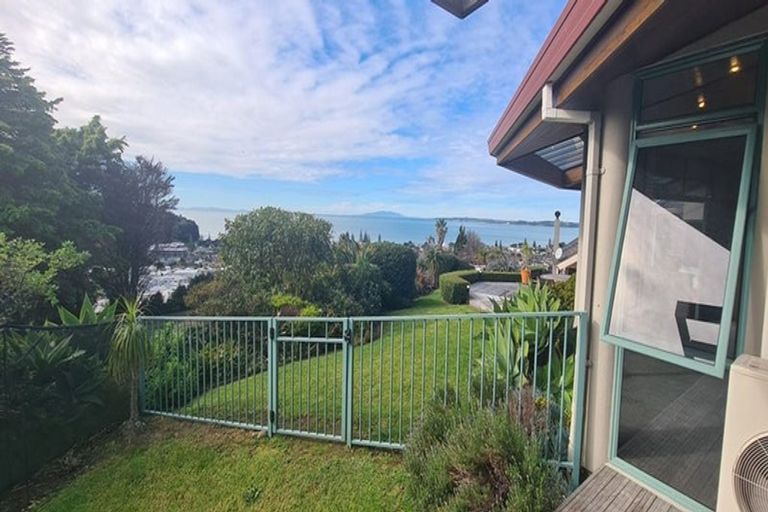 Photo of property in 4 Savoy Road, Orewa, 0931
