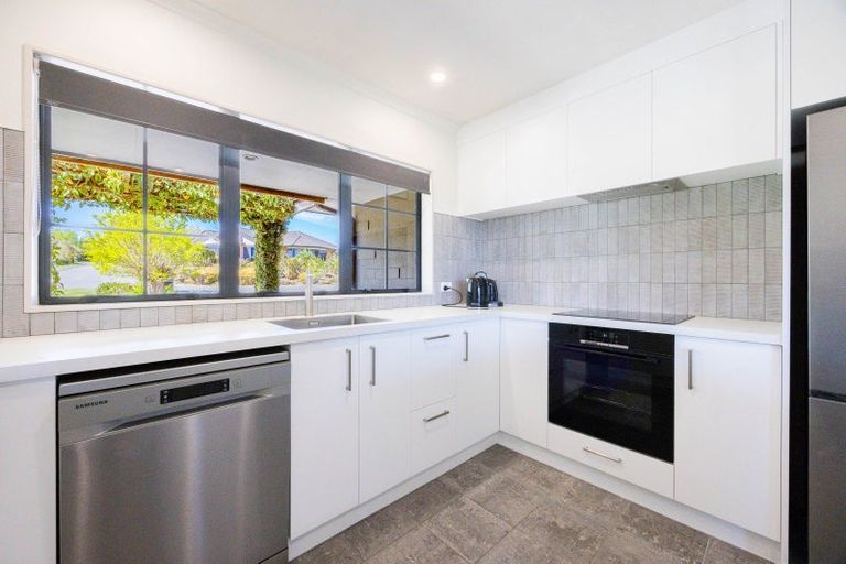 Photo of property in 14 Brooker Place, Waipukurau, 4200