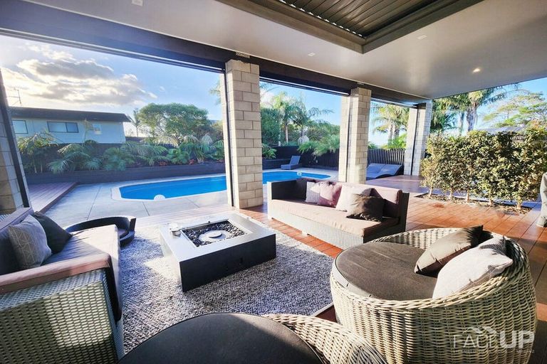 Photo of property in 1 Te Kawau Pass, Greenhithe, Auckland, 0632