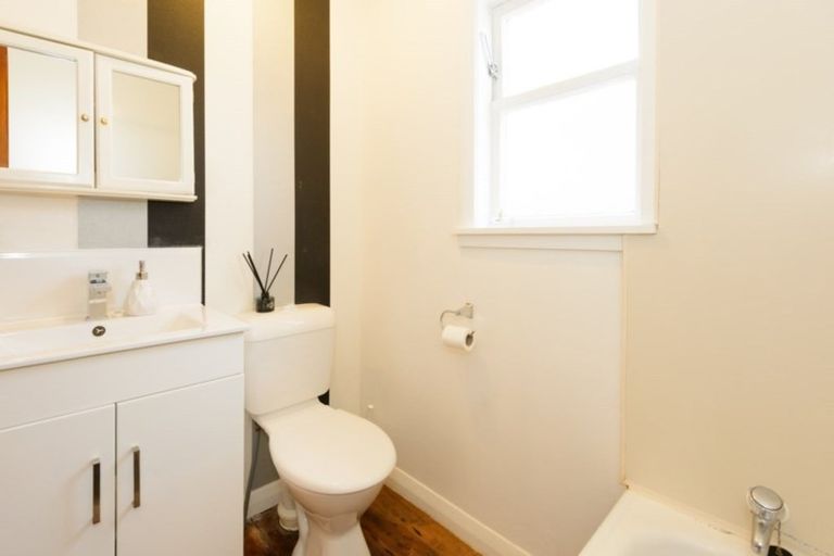 Photo of property in 43 Birmingham Street, Takaro, Palmerston North, 4412