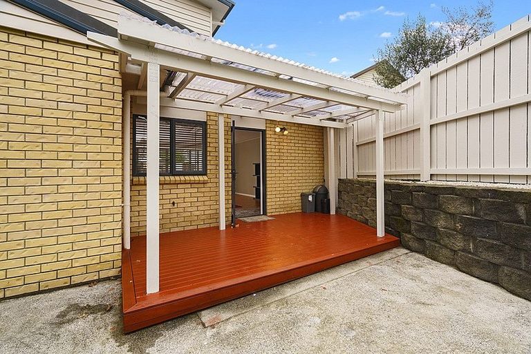 Photo of property in 19 Titch Place, Glen Eden, Auckland, 0602