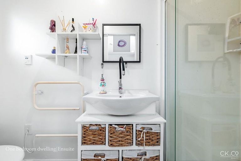 Photo of property in 10 Cottle Park Drive, Normandale, Lower Hutt, 5010