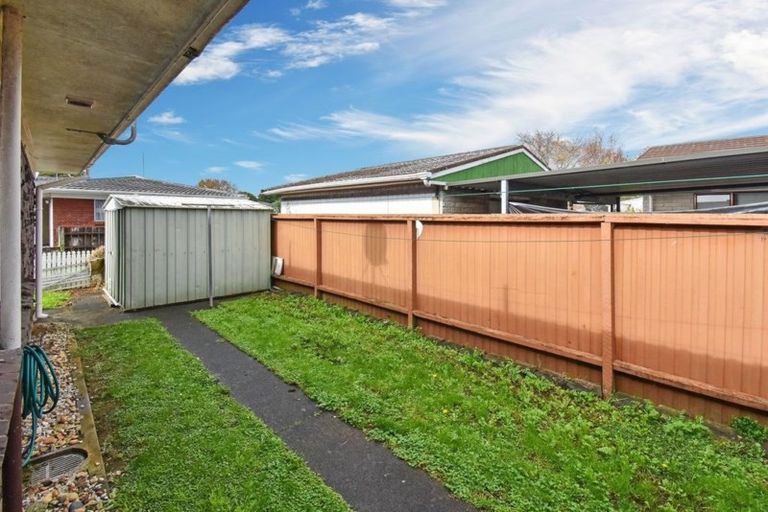 Photo of property in 2/20 Gibbons Road, Weymouth, Auckland, 2103