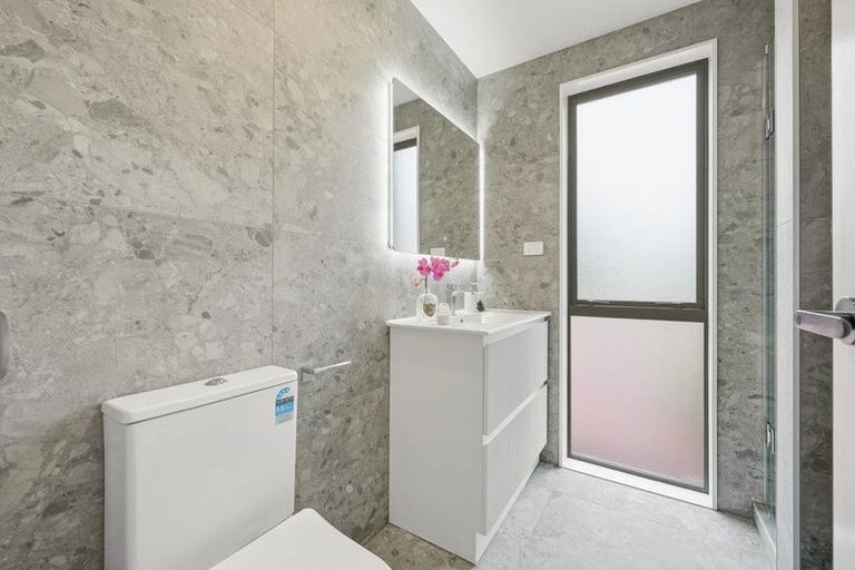 Photo of property in 2/7 Cindy Place, Pakuranga, Auckland, 2010