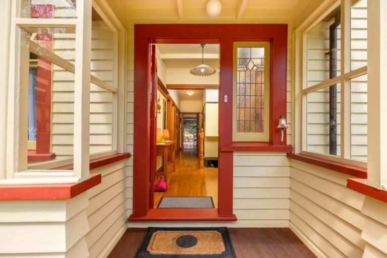 Photo of property in 10 Endeavour Street, Nelson South, Nelson, 7010