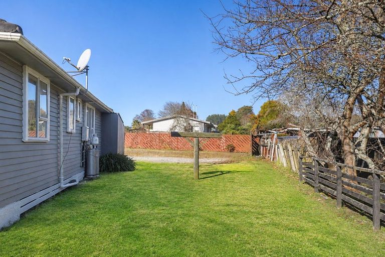 Photo of property in 2 Ngareta Road, Mourea, Rotorua, 3074