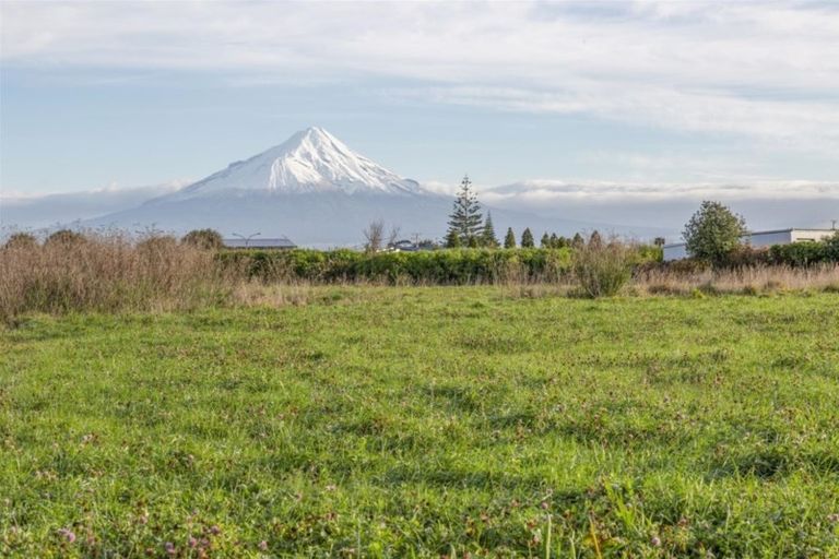 Photo of property in 30 County Drive, Hawera, 4610