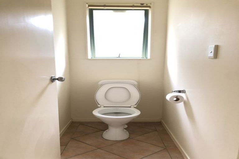 Photo of property in 10 Copplestone Place, New Lynn, Auckland, 0600