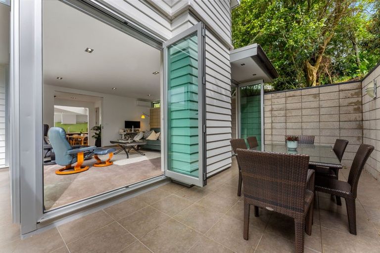 Photo of property in 12b Parr Terrace, Castor Bay, Auckland, 0620