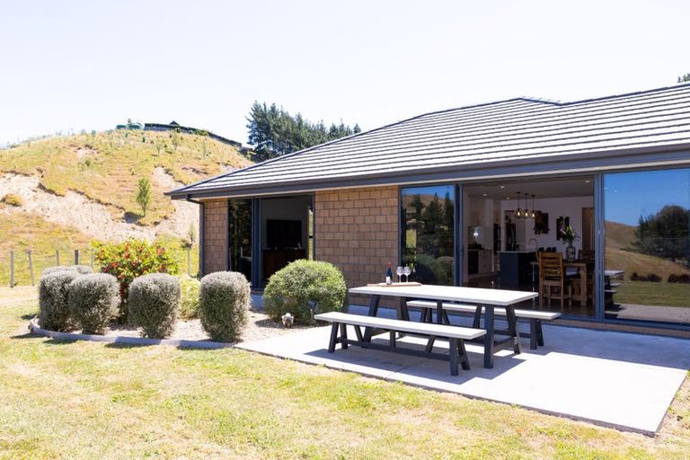 Photo of property in 690 Swamp Road, Puketapu, Napier, 4183