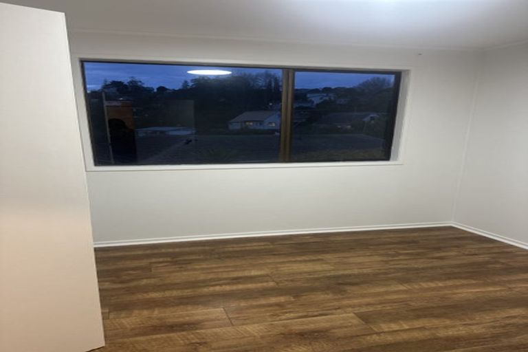 Photo of property in 22 Jenanne Place, Totara Vale, Auckland, 0629