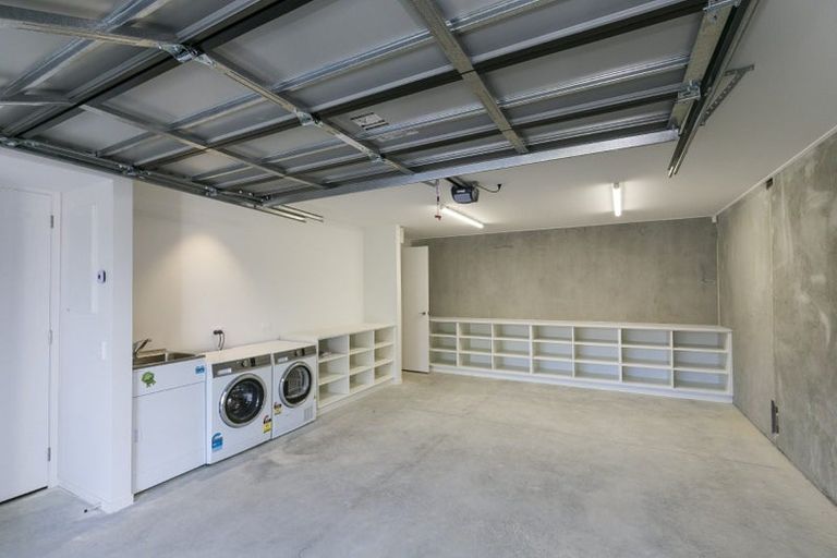 Photo of property in 75 Melbourne Road, Island Bay, Wellington, 6023