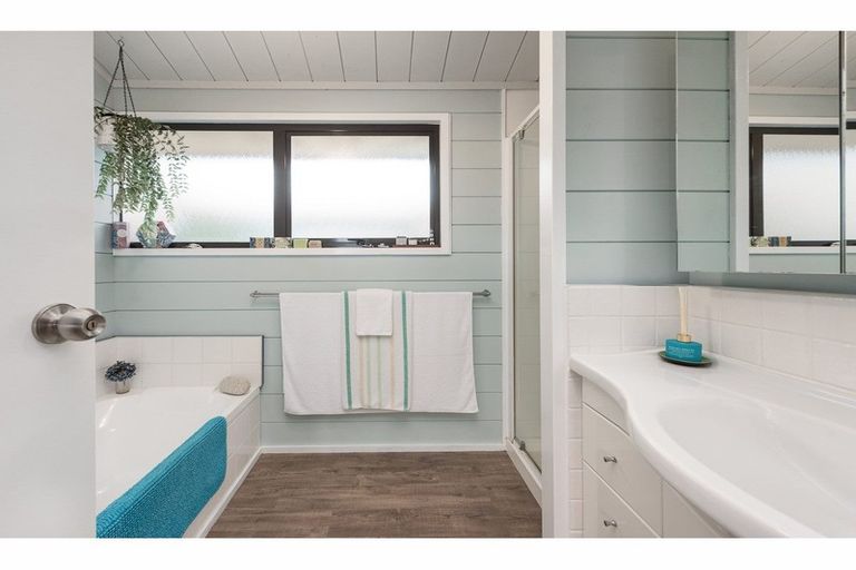 Photo of property in 3 Pamir Place, Welcome Bay, Tauranga, 3112