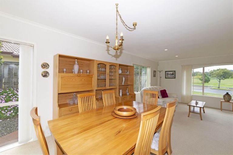 Photo of property in 26 Hillwell Drive, Henderson, Auckland, 0612
