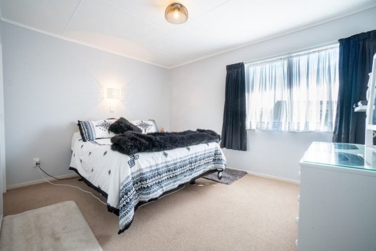 Photo of property in 15 Charles Cross Street, Longburn, Palmerston North, 4412