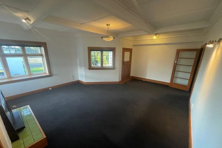 Photo of property in 40 Waiwaka Terrace, Strandon, New Plymouth, 4312