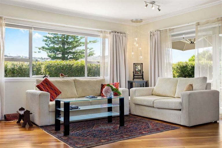 Photo of property in 4 Hatton Road, Orewa, 0931