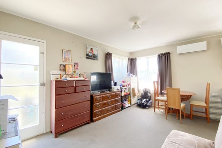 Photo of property in 2/4173a Great North Road, Glen Eden, Auckland, 0602