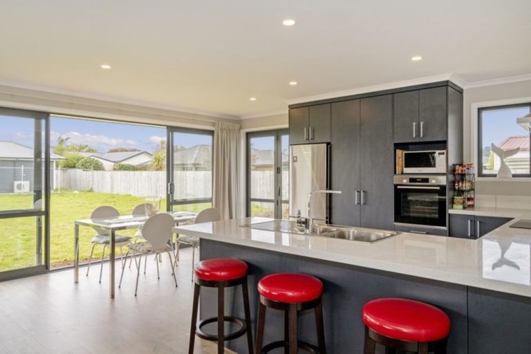 Photo of property in 90 Kupe Drive, Whitianga, 3510