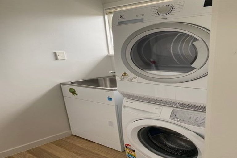 Photo of property in 1/29 Pupuke Road, Takapuna, Auckland, 0622