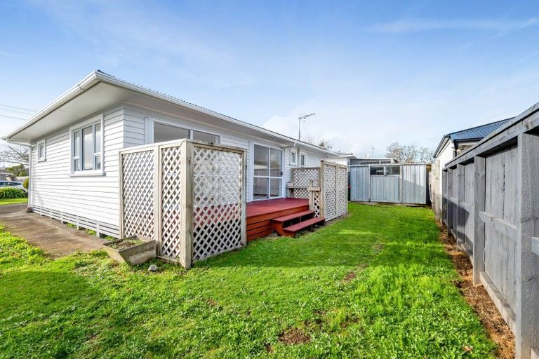 Photo of property in 5 Truby King Street, Merrilands, New Plymouth, 4312