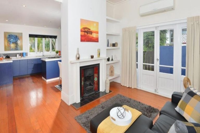 Photo of property in 8 Seaview Road, Whangarei, 0110