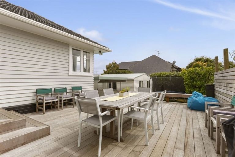 Photo of property in 1 Kotuku Street, Te Atatu Peninsula, Auckland, 0610