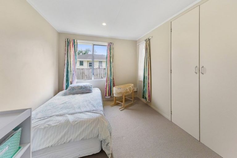 Photo of property in 93 Arimu Road, Papakura, 2110