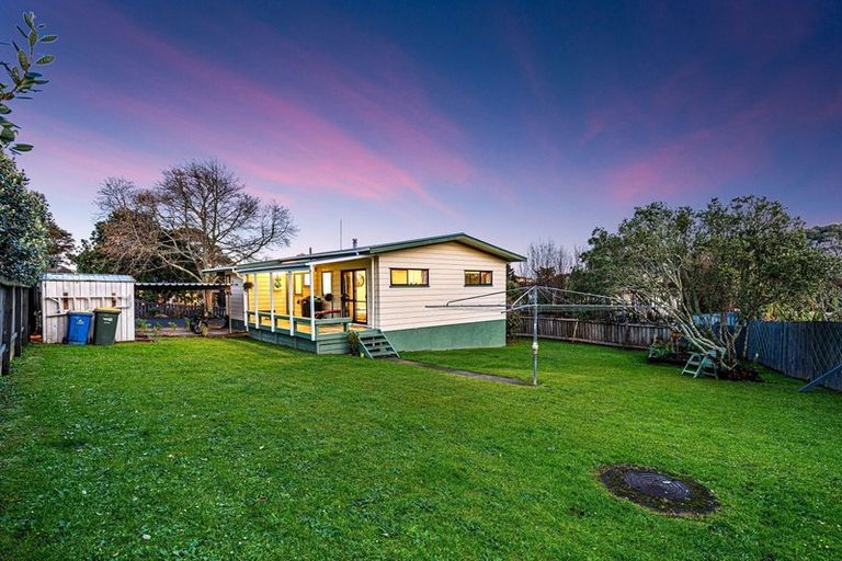 Photo of property in 12 Peterhouse Place, West Harbour, Auckland, 0618